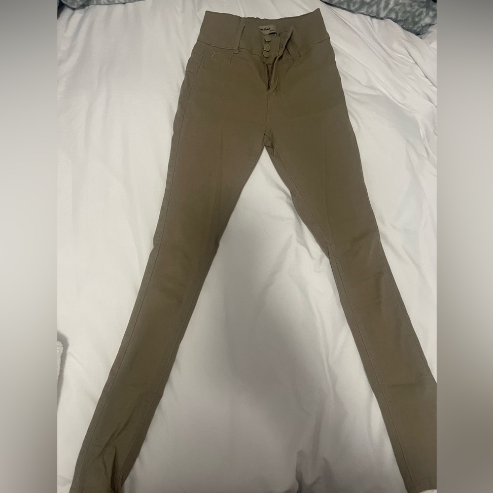 Butt Lifting Khaki colored stretch jeans